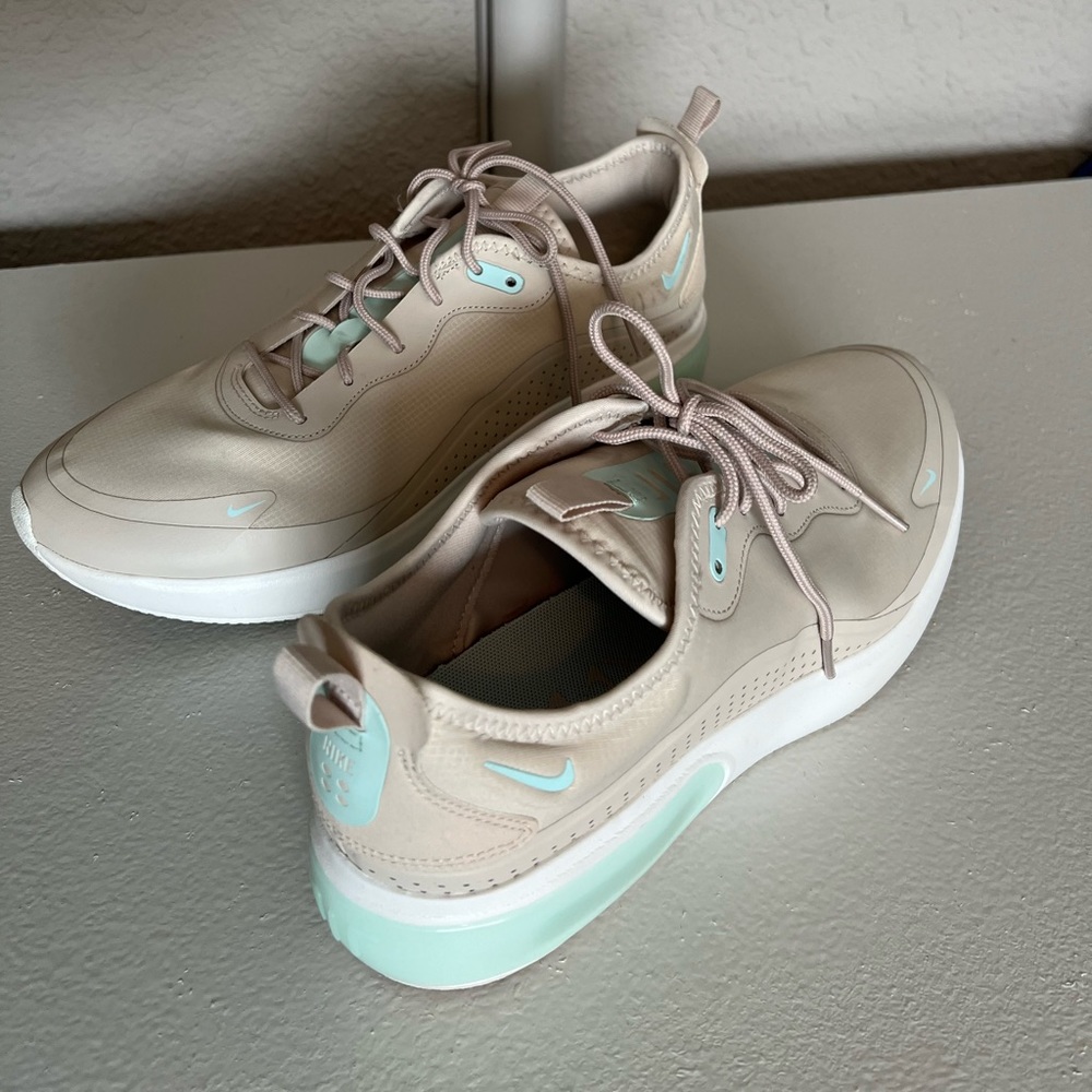 Nike Dia. Excellent condition. Worn only once . Smoke free home.